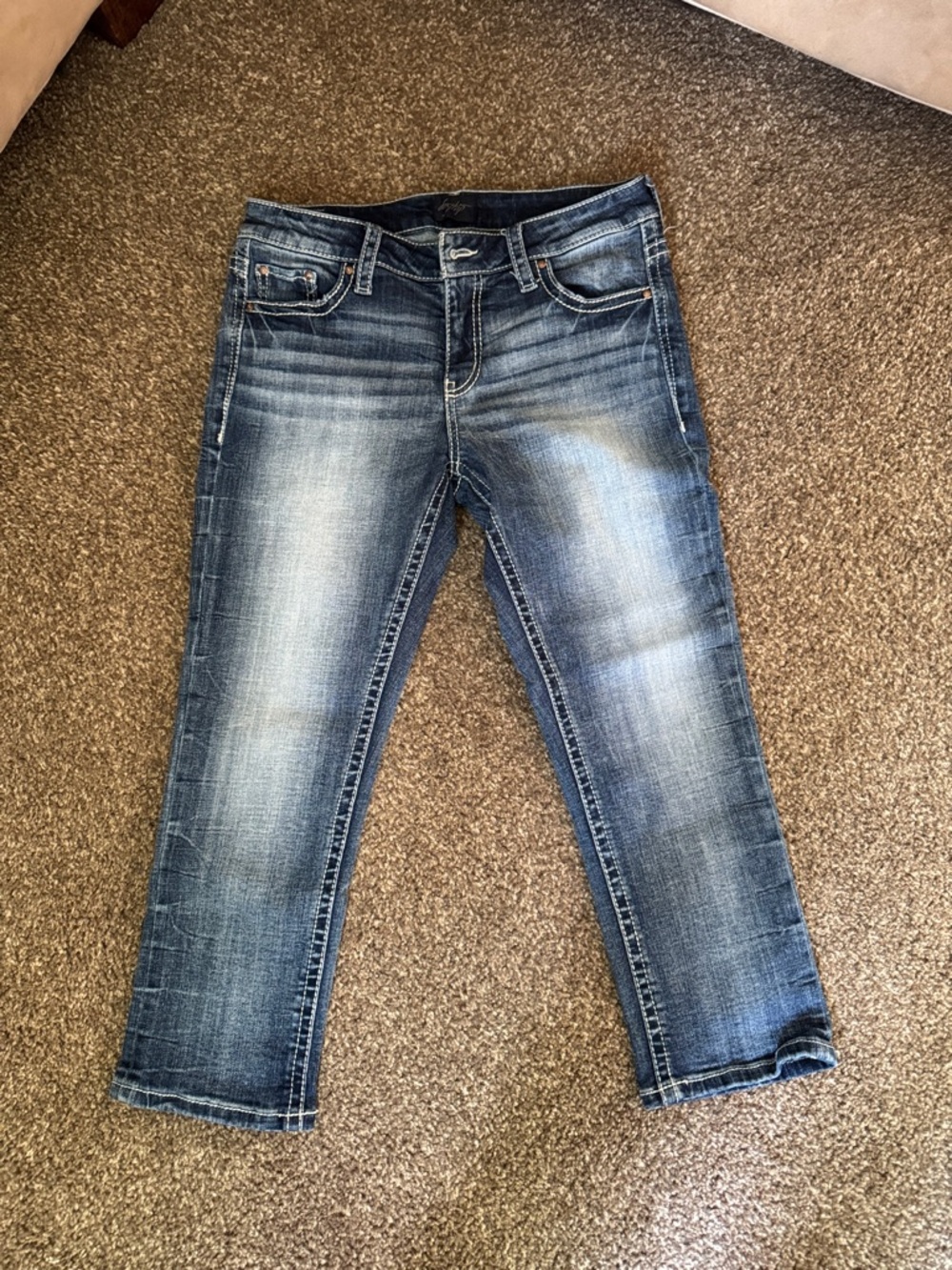 Cropped Women's Jeans in Faded Blue Wash
